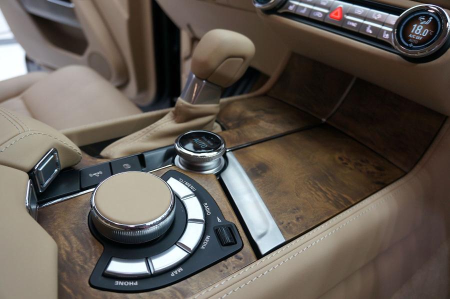 Детали интерьера Aurus Senat S600 Armored (412301) 2018 года  (фото 17 из 25)